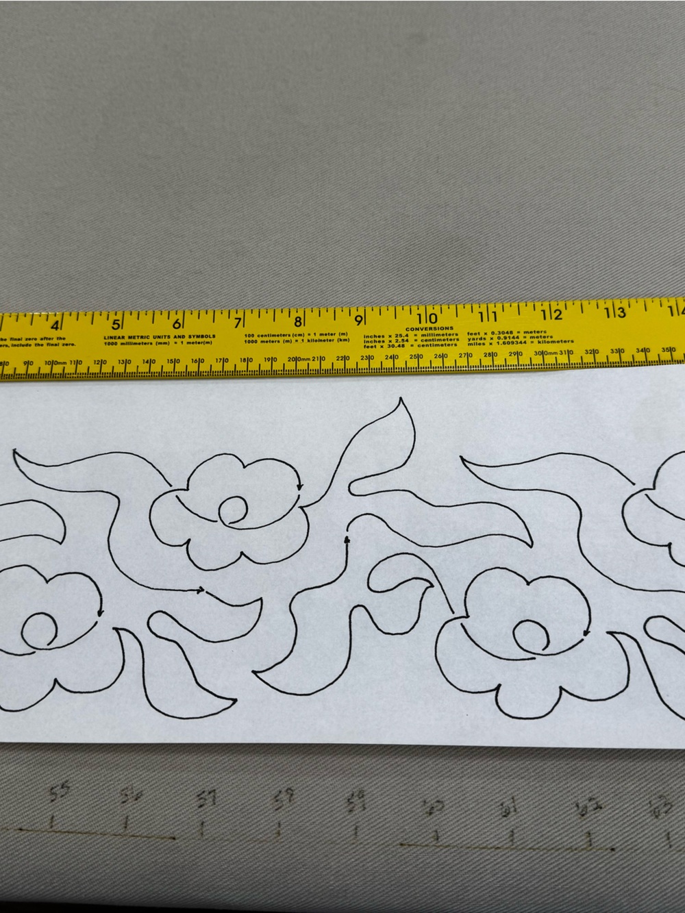 Floral Quilting Border Template – White with Black Line Art